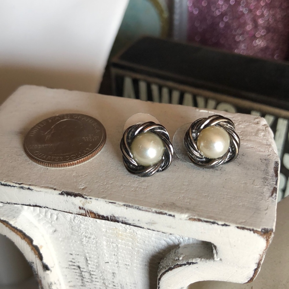 Pearl and Gunmetal Earrings
